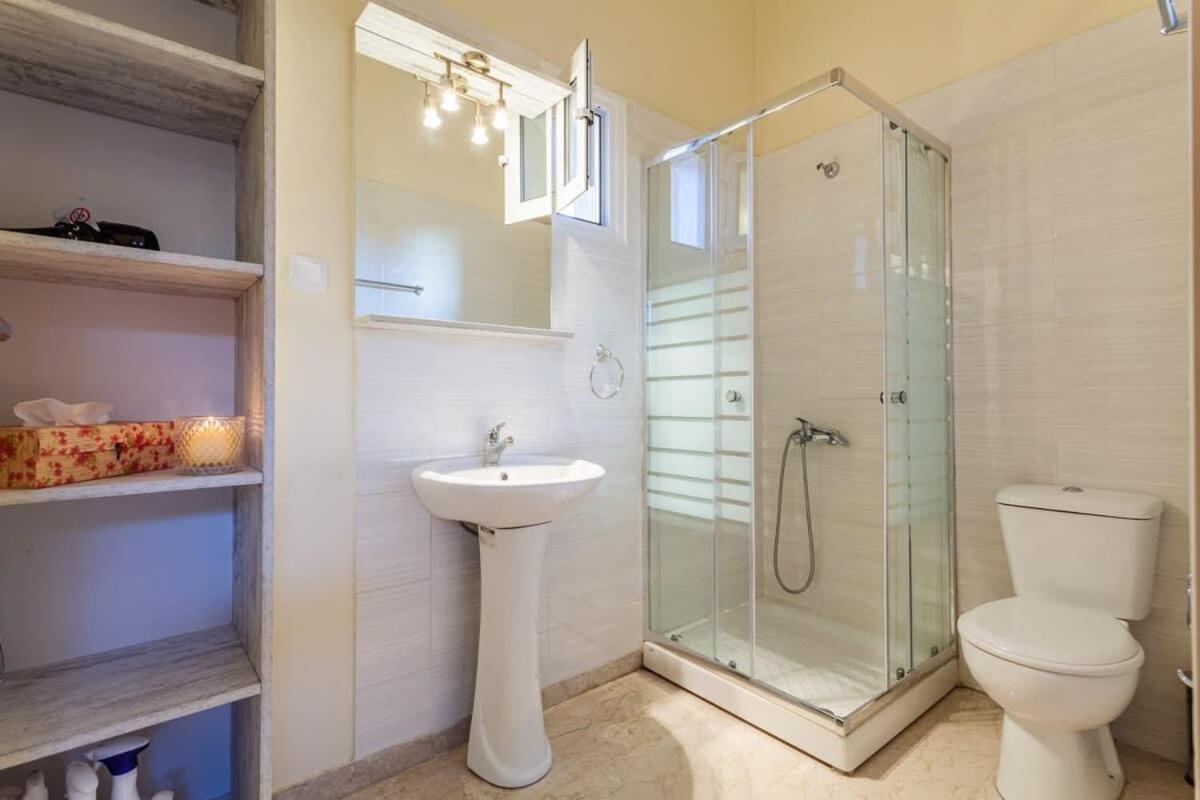 Stylish Seaside Home - Fully Equipped, Big Terrace Kalamata Exterior foto